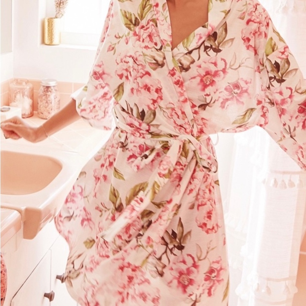 Show Me Your MuMu Pink Floral Garden of Blooms Brie Robe (one size)